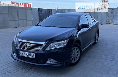 Седан Toyota Camry 2014 в Дніпрі