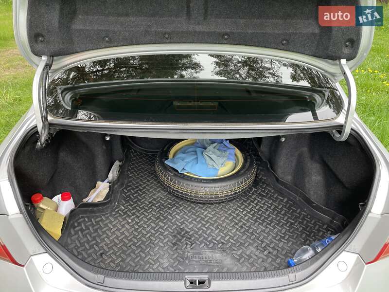 Седан Toyota Camry 2009 в Виннице