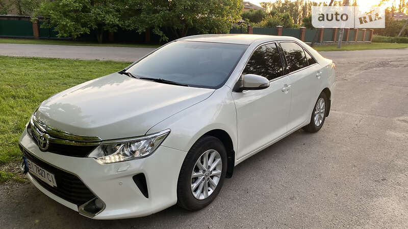 Седан Toyota Camry 2015 в Полтаві