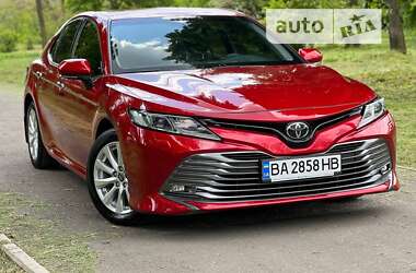 Седан Toyota Camry 2018 в Кропивницком