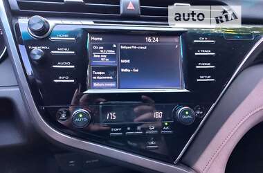 Седан Toyota Camry 2018 в 