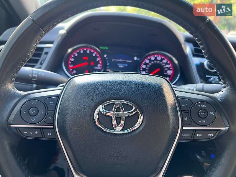 Седан Toyota Camry 2018 в Черкасах