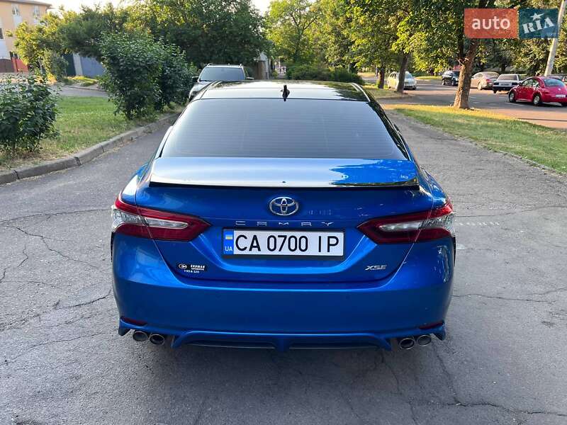 Седан Toyota Camry 2018 в Черкасах
