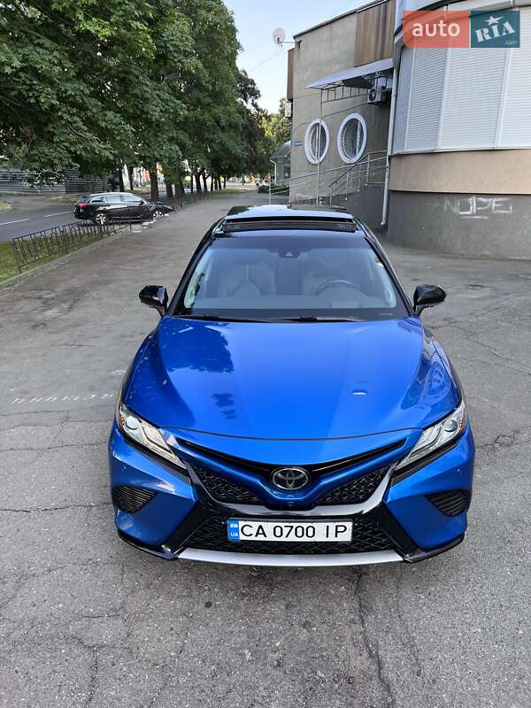 Седан Toyota Camry 2018 в Черкасах
