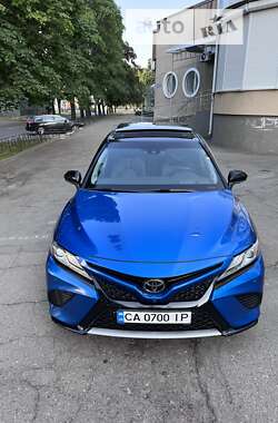 Седан Toyota Camry 2018 в Черкассах