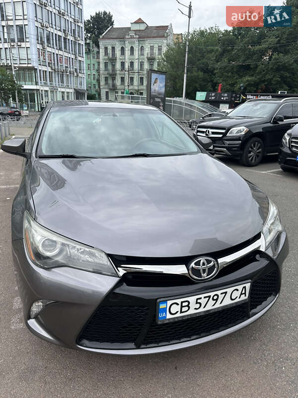 Седан Toyota Camry 2016 в Киеве