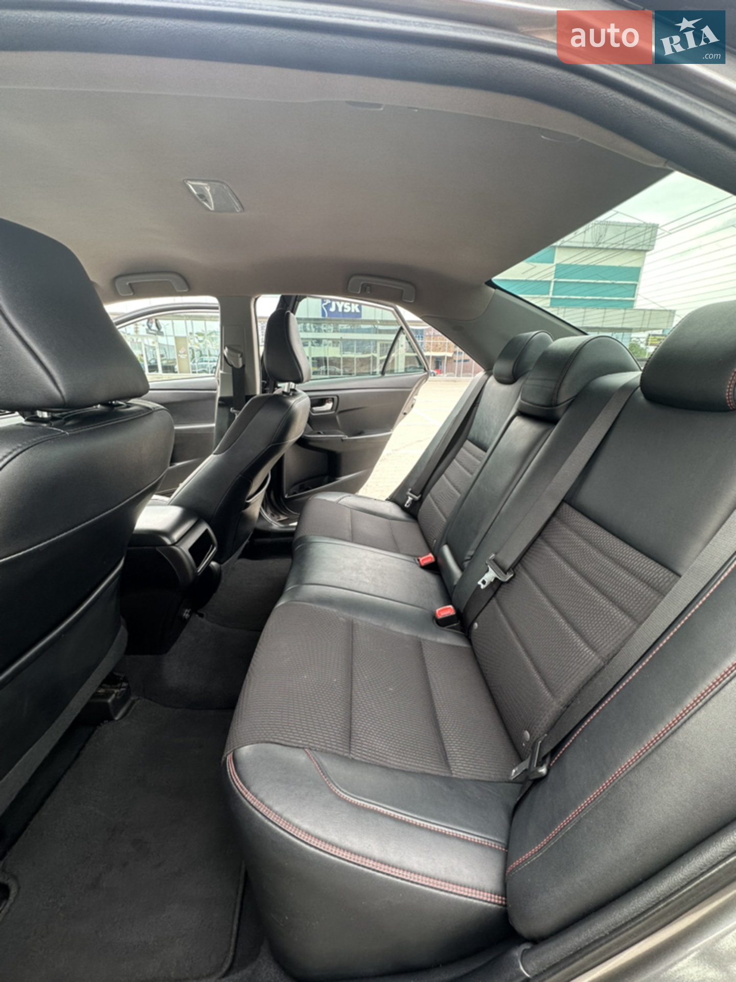 2016 Toyota Camry - мініатюра 19