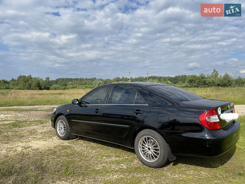 Седан Toyota Camry 2004 в Ровно