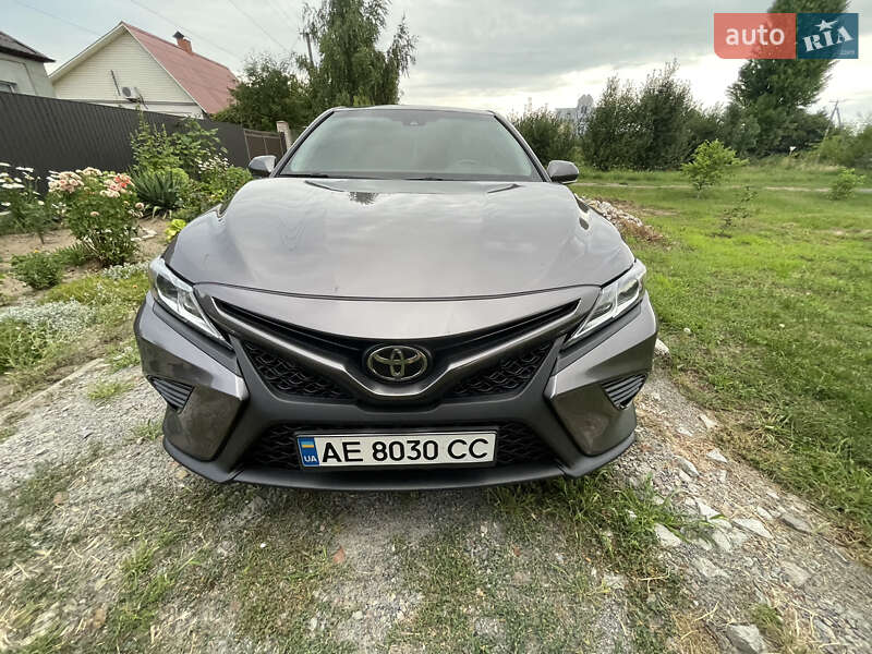 Седан Toyota Camry 2017 в Днепре