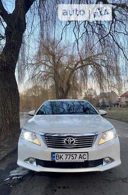 Седан Toyota Camry 2011 в Рівному