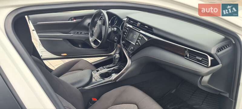 Седан Toyota Camry 2020 в Луцьку