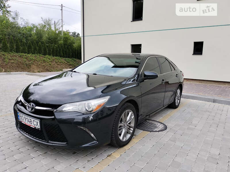 Седан Toyota Camry 2015 в 