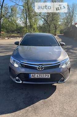 Седан Toyota Camry 2016 в Дніпрі