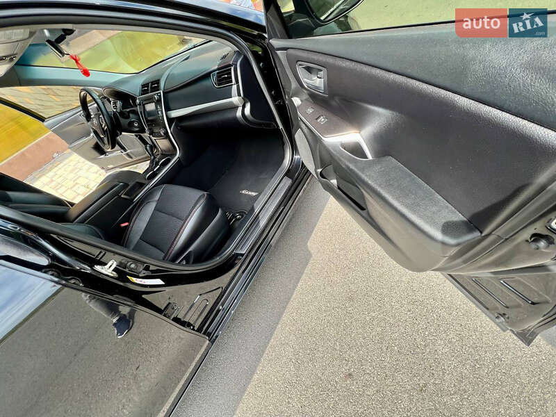 Седан Toyota Camry 2016 в Чернигове