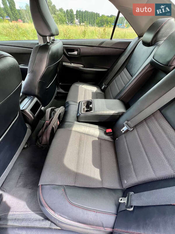 Седан Toyota Camry 2016 в Чернигове