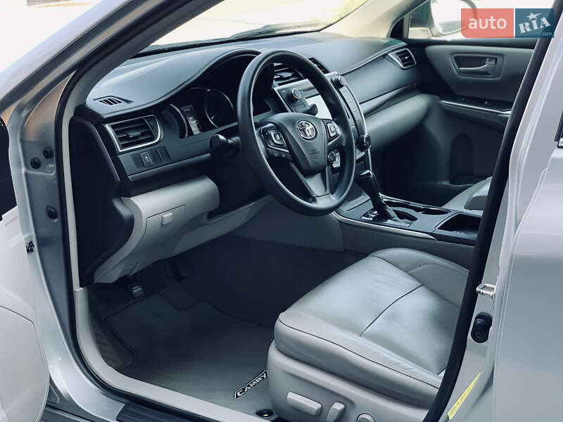 Седан Toyota Camry 2016 в Хусте
