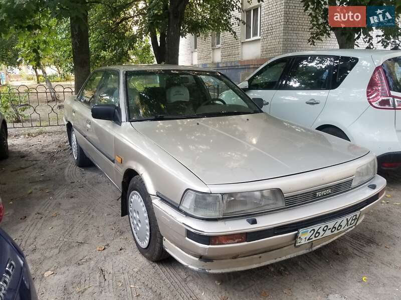 Седан Toyota Camry 1989 в Харькове