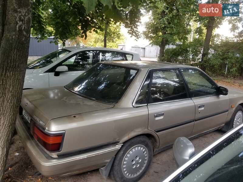 Седан Toyota Camry 1989 в Харькове