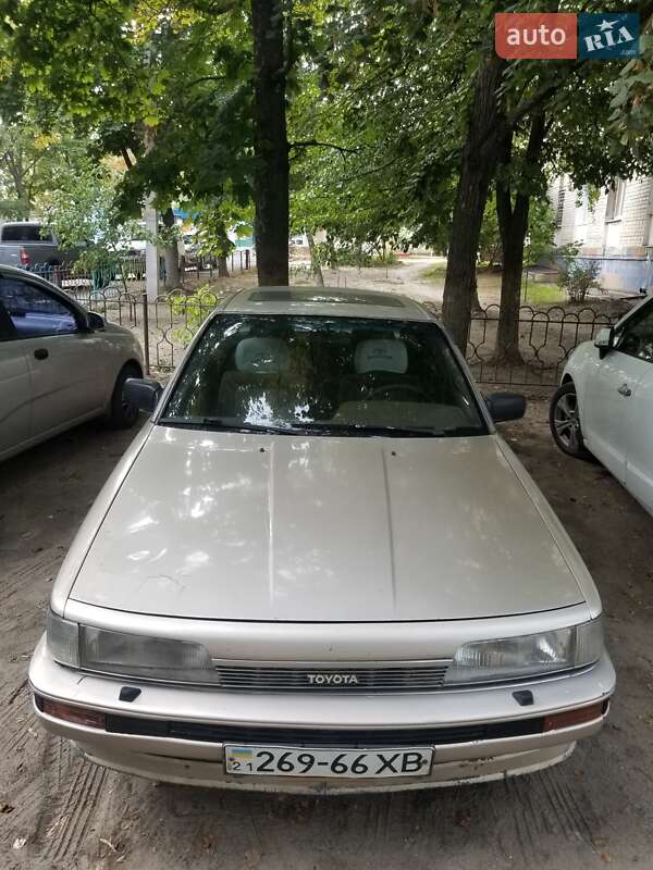 Седан Toyota Camry 1989 в Харькове