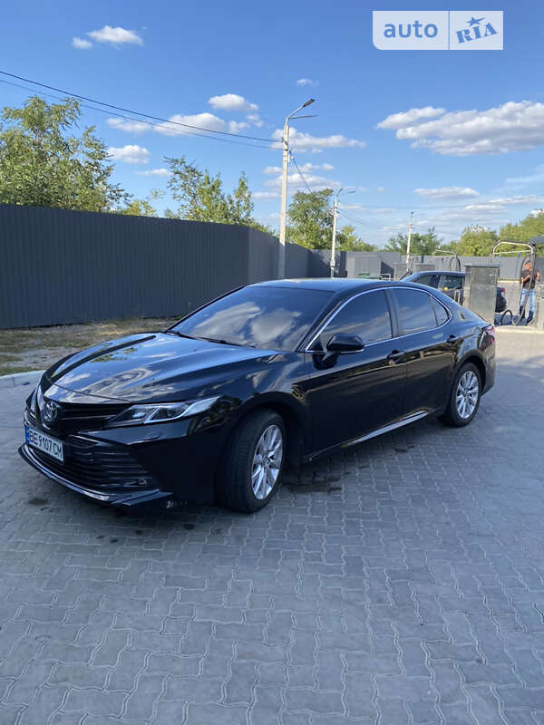 Седан Toyota Camry 2019 в Николаеве