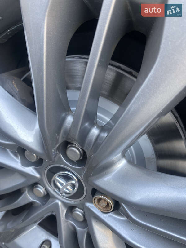 Седан Toyota Camry 2016 в Чернигове