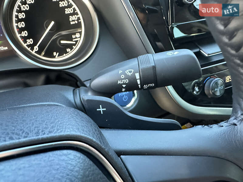 Седан Toyota Camry 2022 в Києві