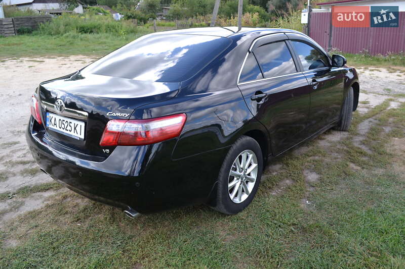 Седан Toyota Camry 2010 в Глухове