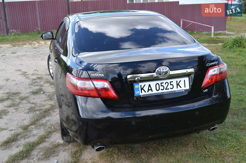 Седан Toyota Camry 2010 в Глухове