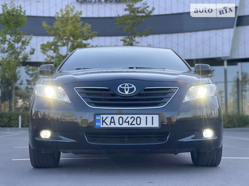 Седан Toyota Camry 2006 в Киеве