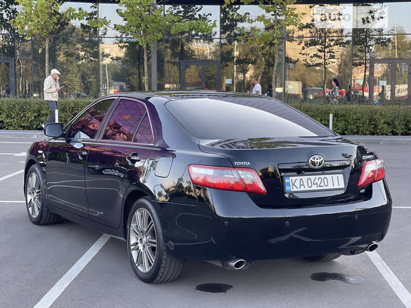 Седан Toyota Camry 2006 в Киеве