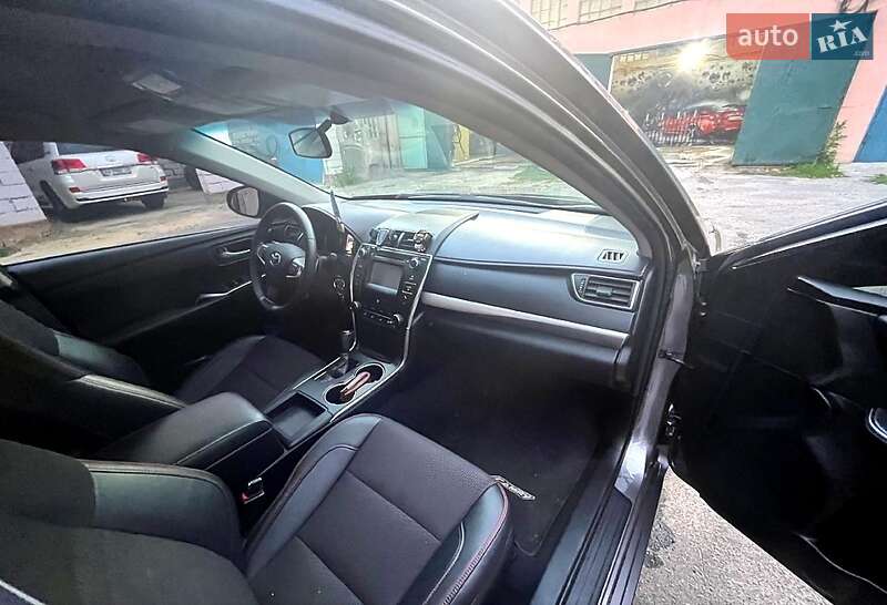 Седан Toyota Camry 2016 в Харькове