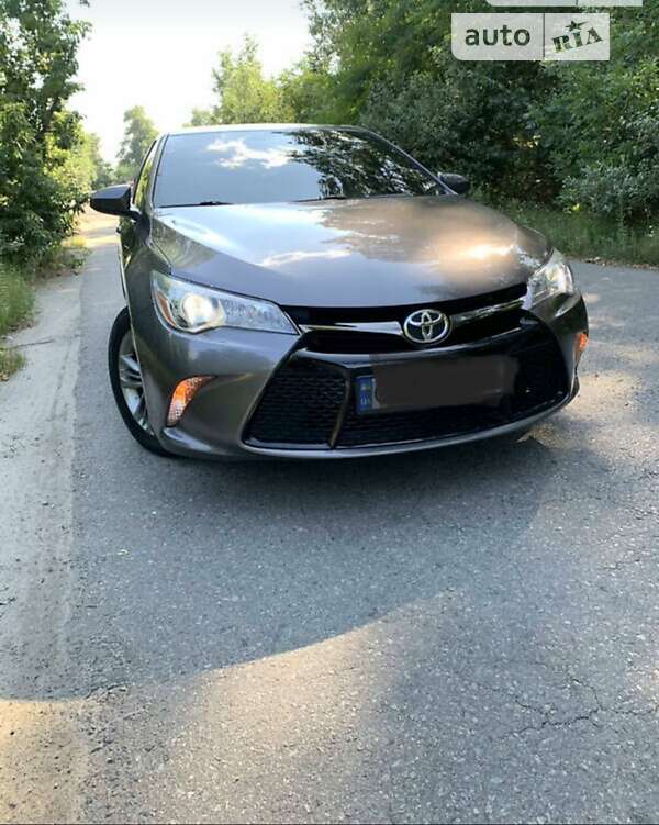 Седан Toyota Camry 2017 в Дніпрі