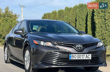 Седан Toyota Camry 2018 в Тернополе