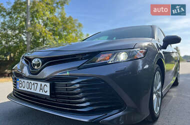 Седан Toyota Camry 2018 в Тернополе