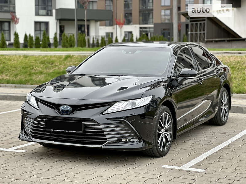 Седан Toyota Camry 2023 в Луцьку