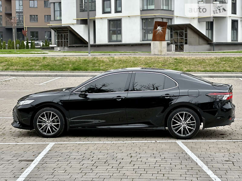 Седан Toyota Camry 2023 в Луцьку