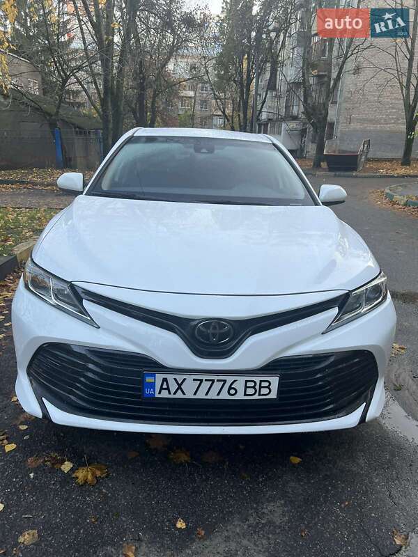 Седан Toyota Camry 2019 в Харкові