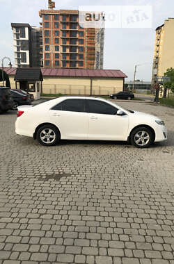 Седан Toyota Camry 2014 в Ивано-Франковске