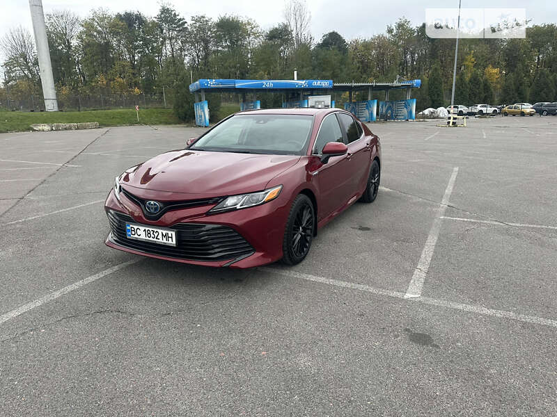 Седан Toyota Camry 2019 в Львове