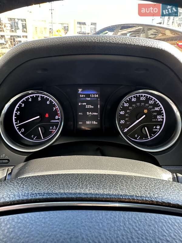 Седан Toyota Camry 2018 в Киеве