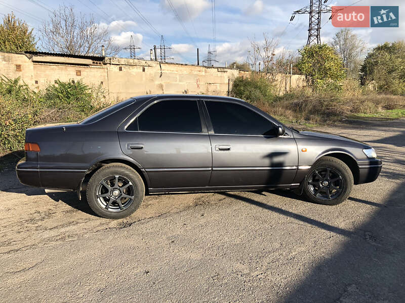 Седан Toyota Camry 1998 в Запоріжжі