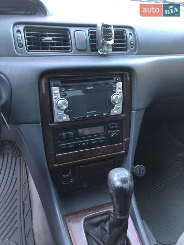 Седан Toyota Camry 1998 в Запоріжжі