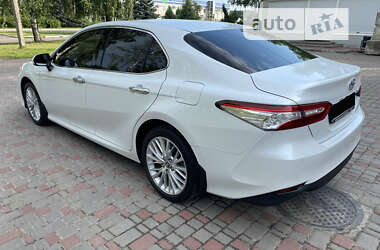 Седан Toyota Camry 2017 в Миргороде