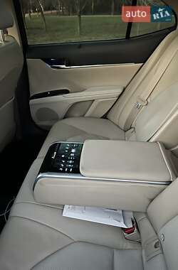 Седан Toyota Camry 2019 в 