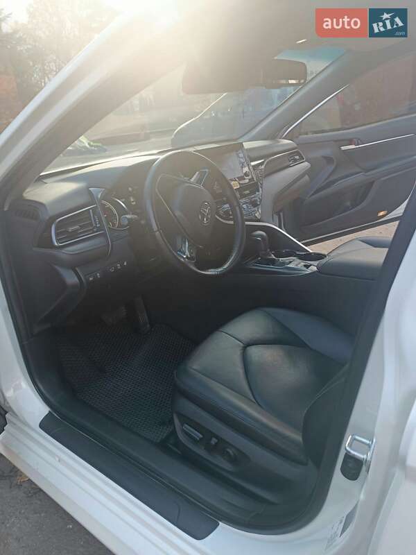 Седан Toyota Camry 2021 в Львове