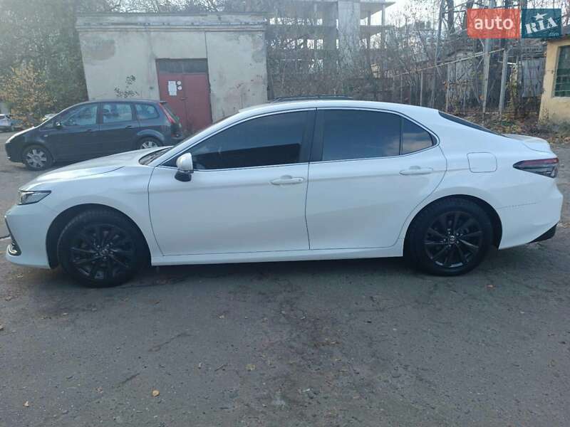 Toyota Camry 2021