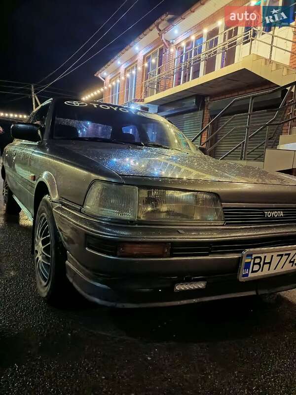 Toyota Camry 1987