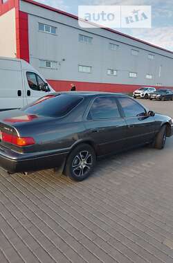 Седан Toyota Camry 2000 в Монастырище