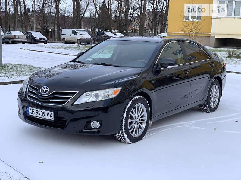 Седан Toyota Camry 2010 в Виннице