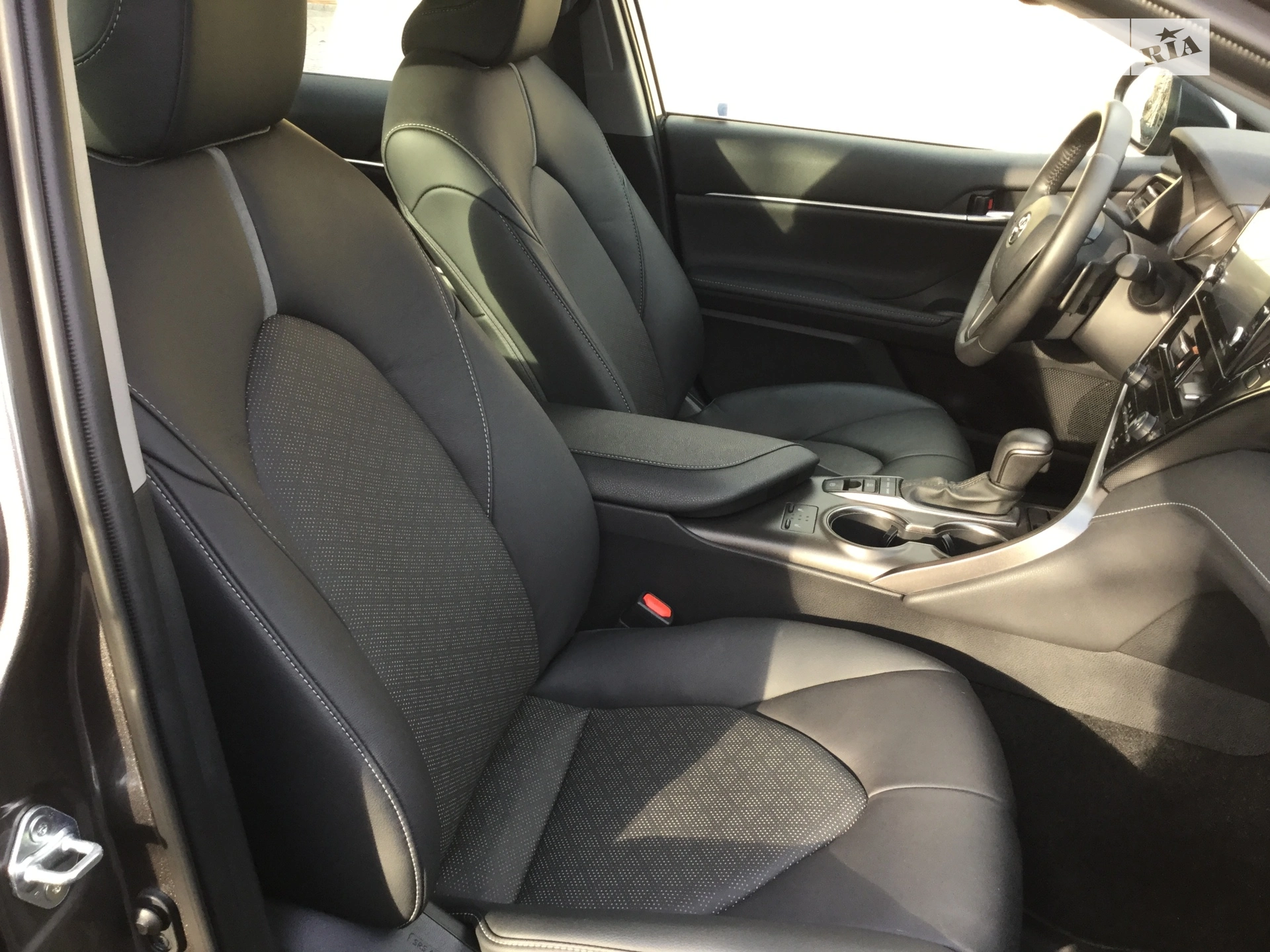 2021 Toyota Camry - мініатюра 19